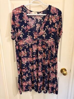 🍃2/$30🍃 Navy Floral V-Neck Mini Swing Dress